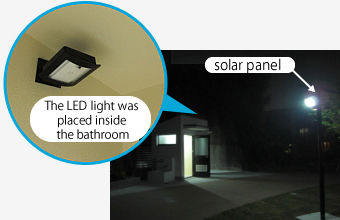 公園のトイレにソーラーled照明灯スモールキャパを設置。人感センサー感知式です。