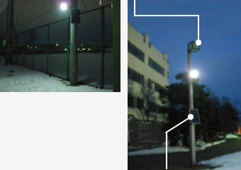 青森の大学でソーラーled照明灯スモールキャパが採用されました。もともと使われていた水銀灯は使用停止しましたが、そのポールは設置設備として利用し設置しています。耐風速を考慮しポールに沿った細長いソーラーパネルを設置しました。