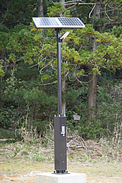 2灯式ポール付きタイプ（MDCP-01L/02L)の設置例1